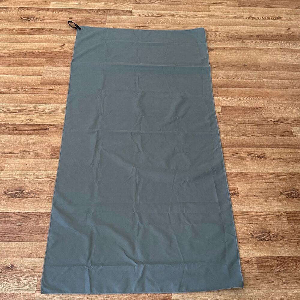 Rainleaf Microfiber Towel 30x60 Inches Gray Anti-Bacterial Lightweight - NWT - Picture 4 of 5